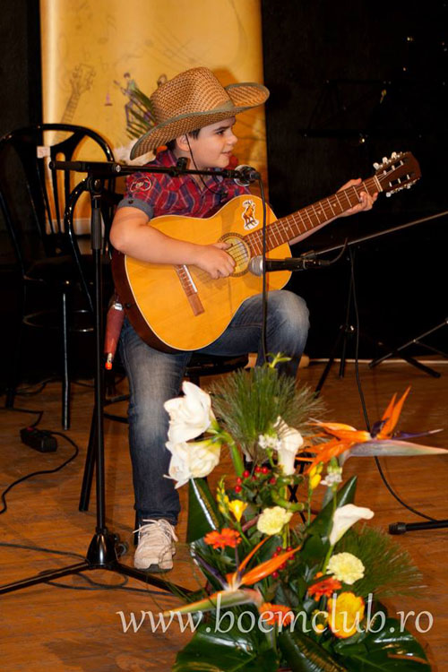 Copil chitara Boem Club