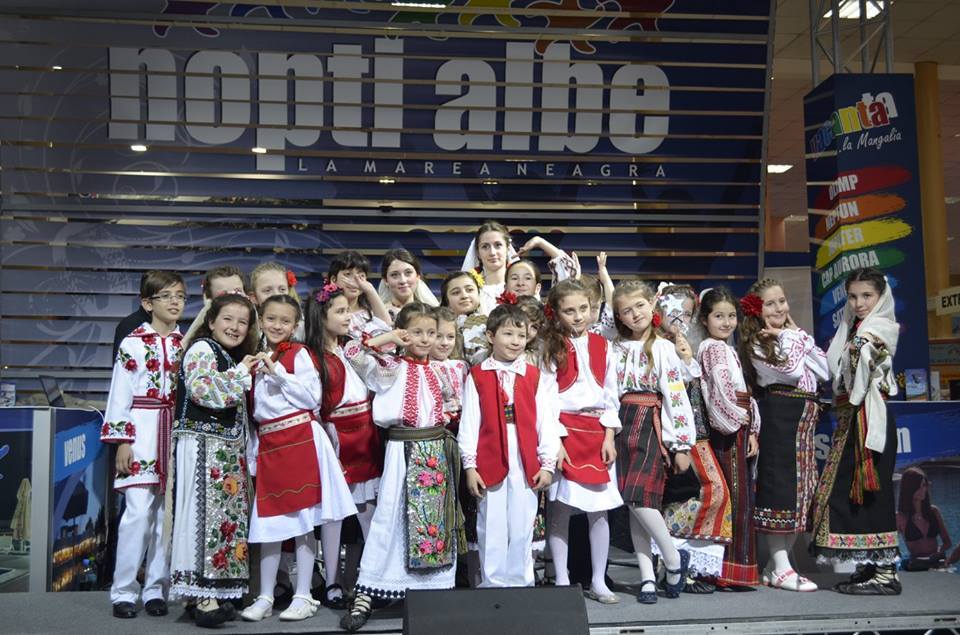 Clubul Copiilor Berca Buzau aduce frumusetea folclorului buzoian pe scena Festivalului Tineretii din Mangalia