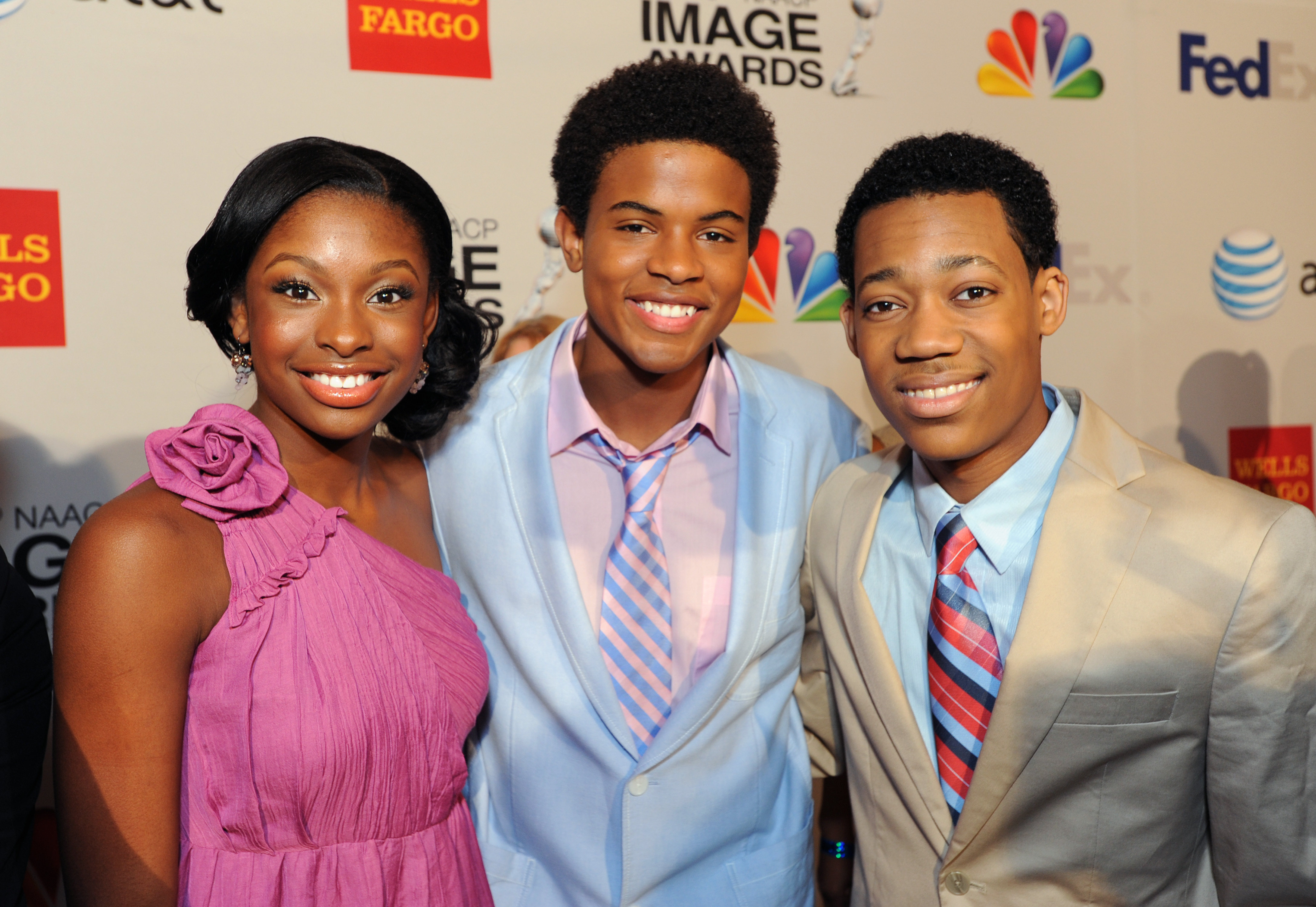 Mult asteptatul film original Disney, Hai sa stralucim, va avea premiera pe Disney Channel in data de 8 septembrie