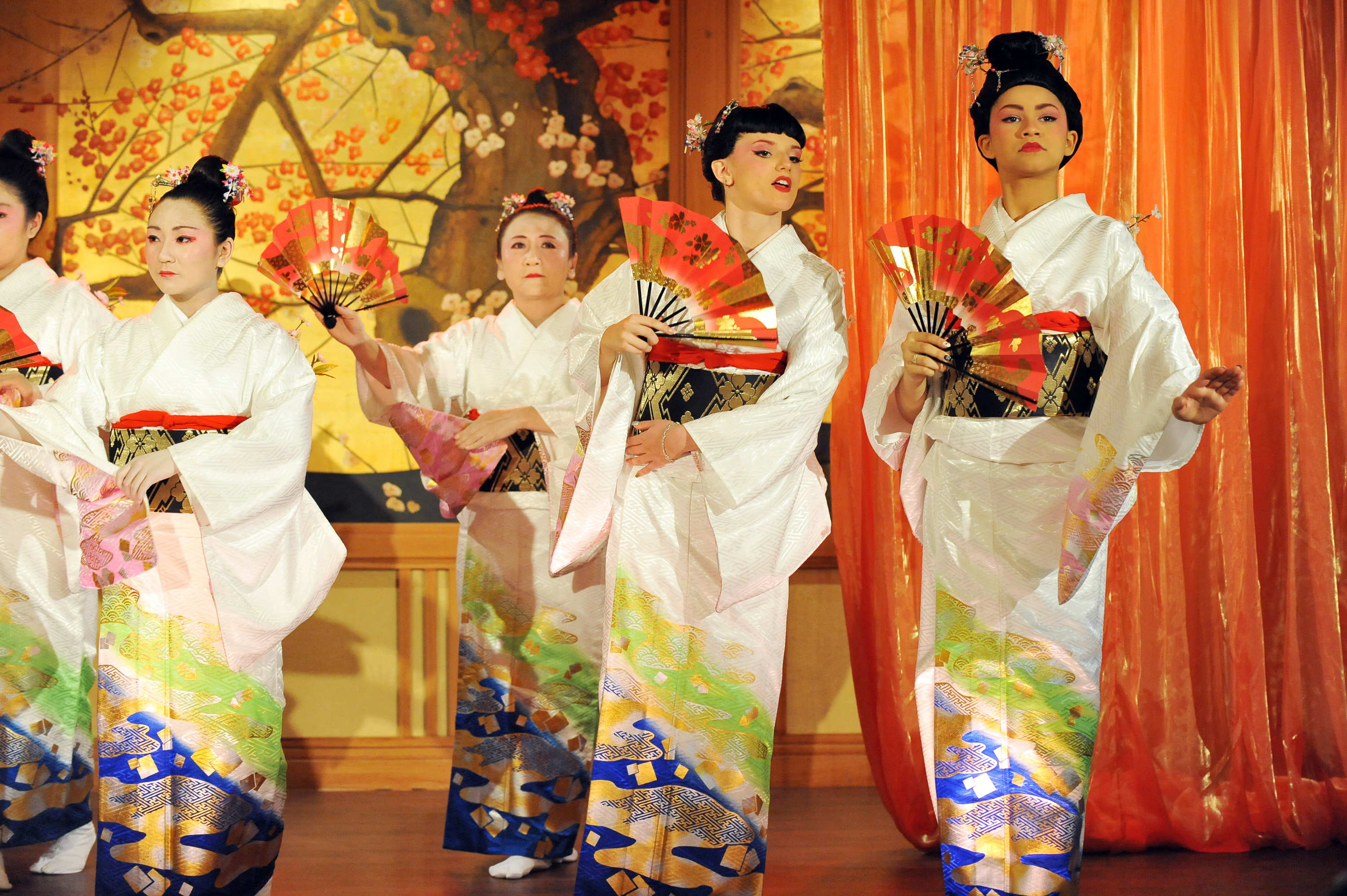 TOTUL PENTRU DANS: IN JAPONIA