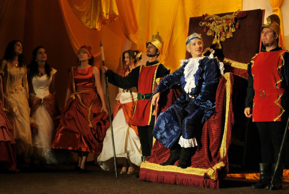 Doua noi categorii de locuri la piesa de teatru "Cenusareasa", promotie prietenoasa cu buzunarul mamicilor: 12, 5 si 17,5 lei!