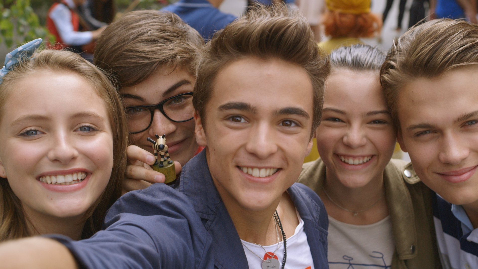 Un nou serial se lanseaza la Disney Channel din 1 februarie: Alex si Trupa