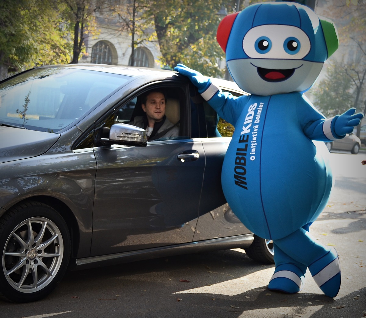 Andi Moisescu a sustinut o ora de educatie rutiera in cadrul programului Mobile Kids,  organizat de Mercedes-Benz Romania si Organizatia Salvati Copiii  