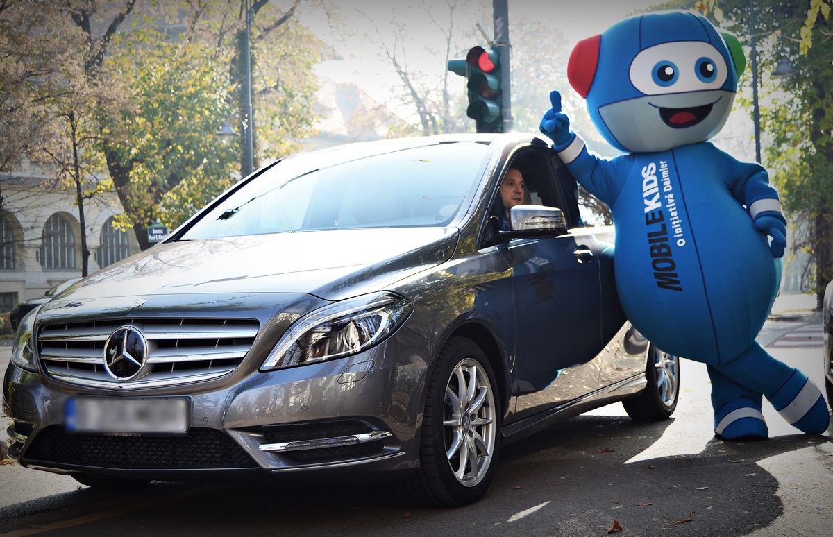 Andi Moisescu a sustinut o ora de educatie rutiera in cadrul programului Mobile Kids,  organizat de Mercedes-Benz Romania si Organizatia Salvati Copiii  