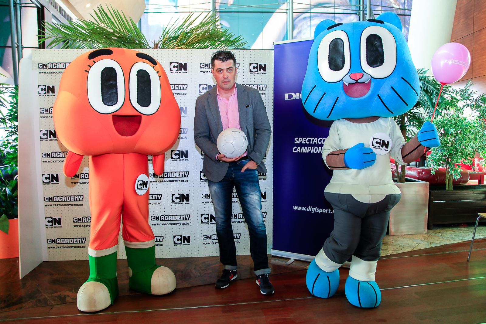 Academia Cartoon Network s-a lansat la Bucuresti in prezenta selectionerului echipei nationale de tineret, Bogdan Stelea!