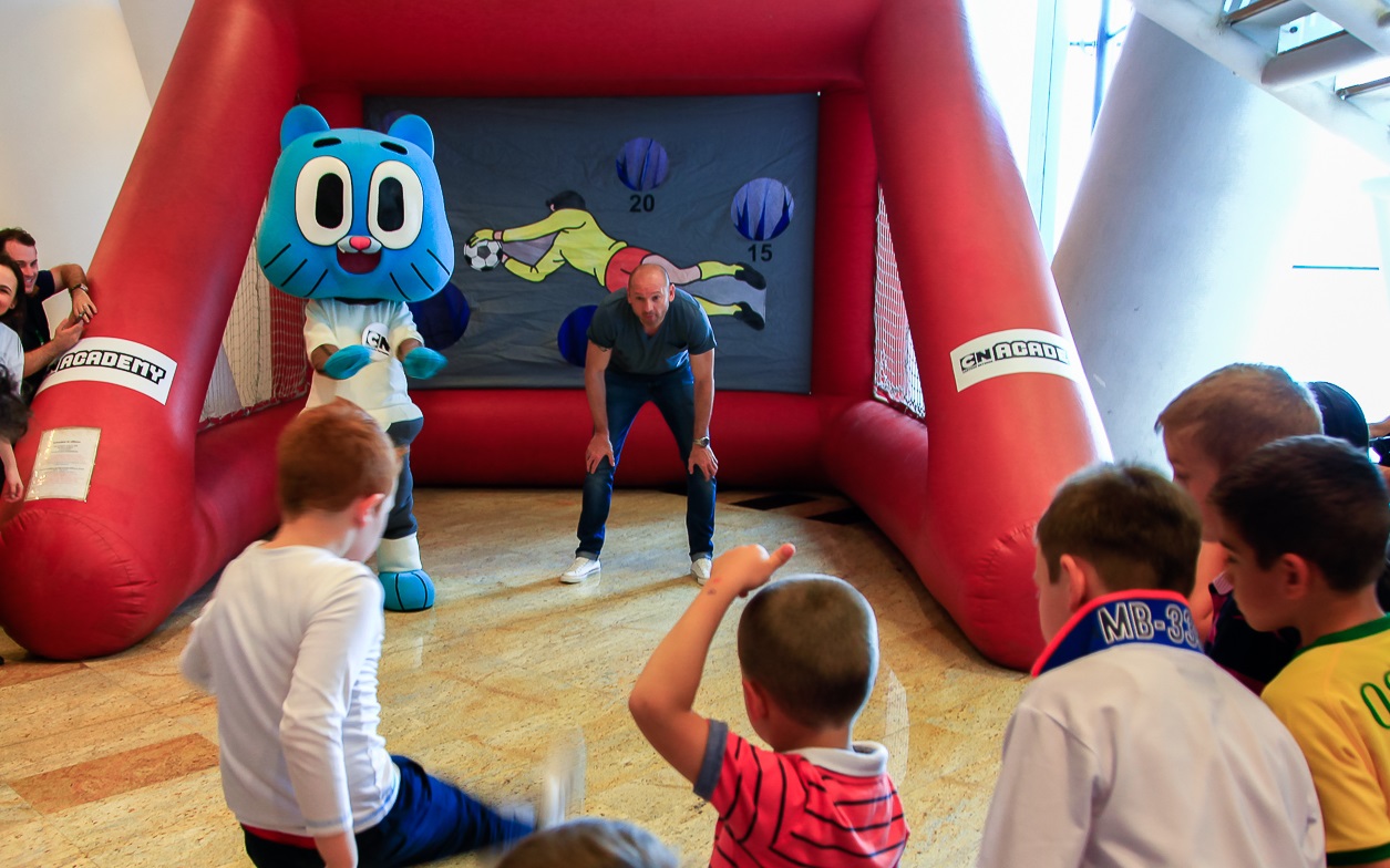 Academia Cartoon Network s-a lansat la Bucuresti in prezenta selectionerului echipei nationale de tineret, Bogdan Stelea!