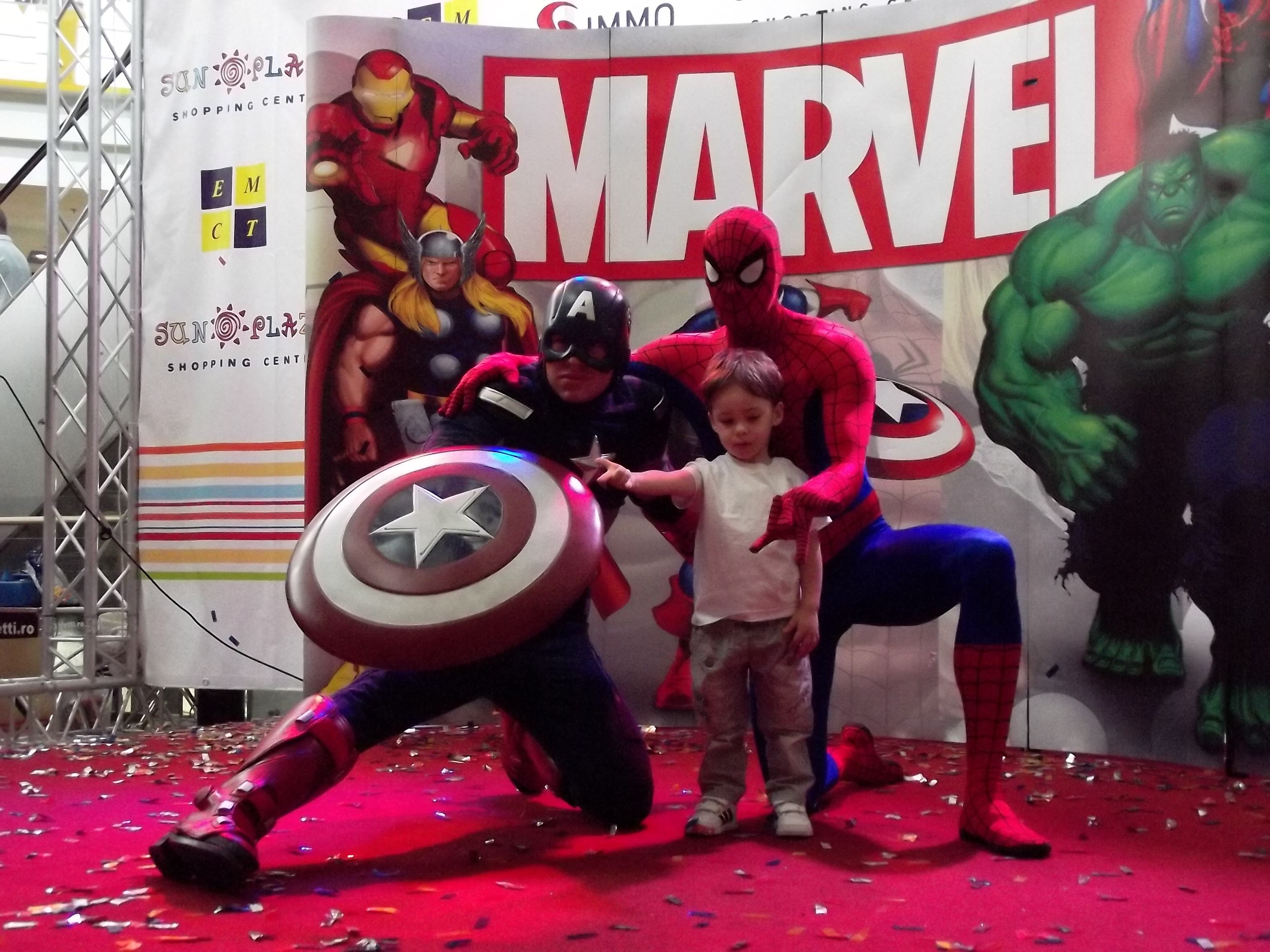 Supereroii Marvel s-au intalnit cu fanii romani