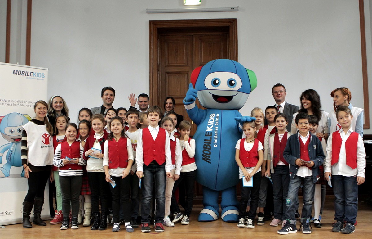 Andi Moisescu a sustinut o ora de educatie rutiera in cadrul programului Mobile Kids,  organizat de Mercedes-Benz Romania si Organizatia Salvati Copiii  
