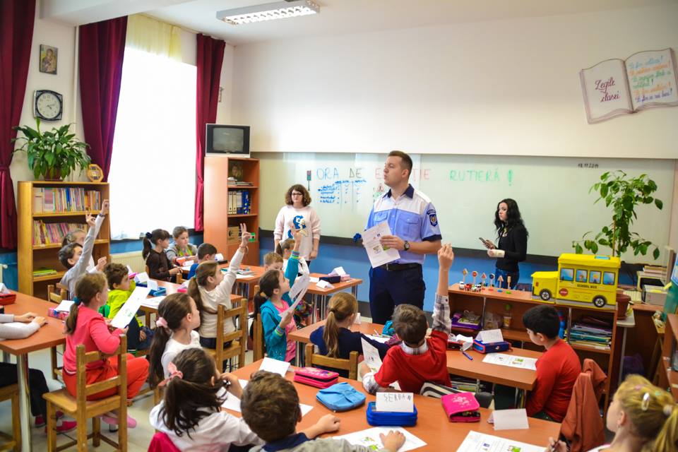 2.500 de elevi participa la "Ora de Educatie Rutiera"