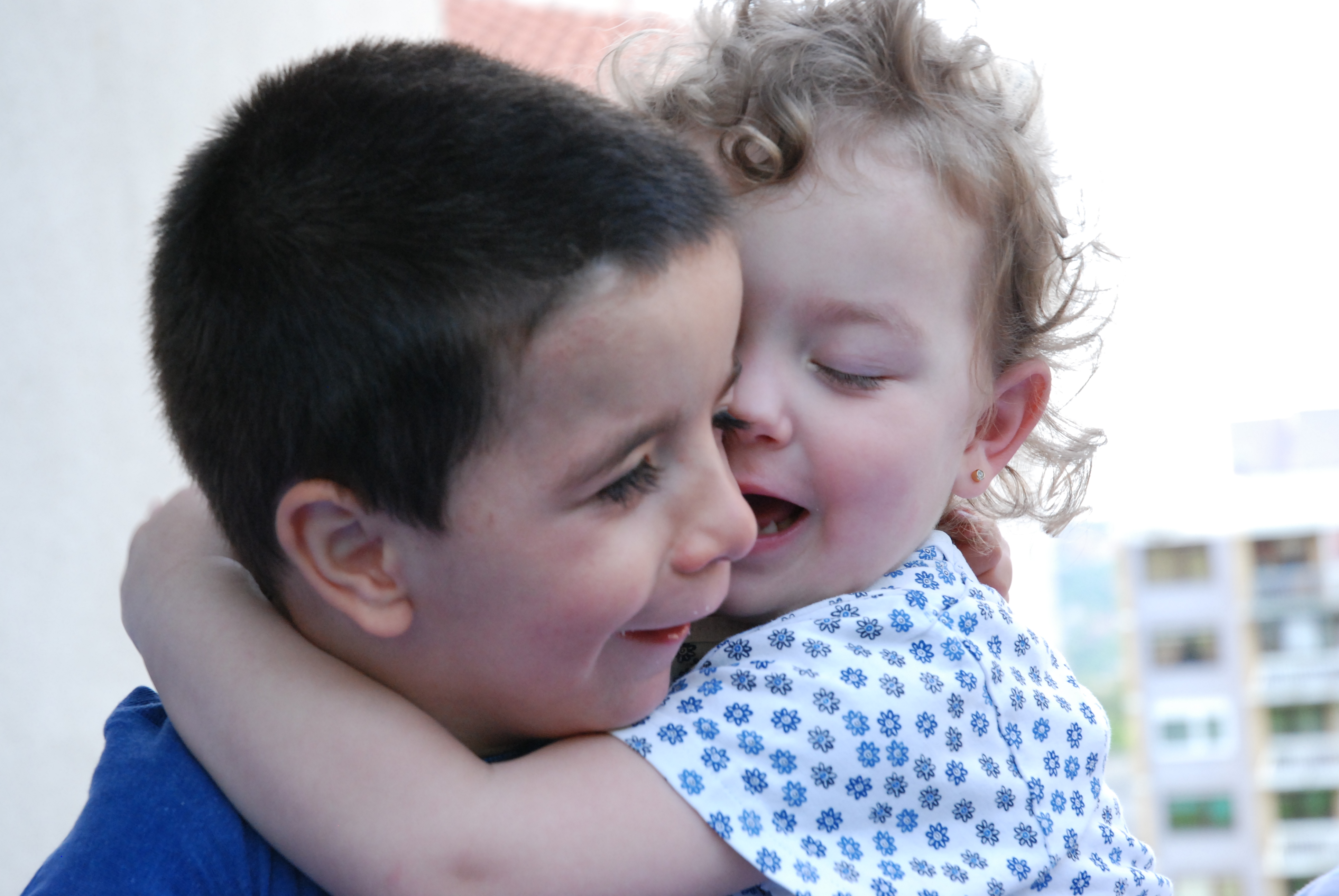 SOS Satele Copiilor Romania lanseaza campania de strangere de fonduri prin sms "Daruieste afectiune"