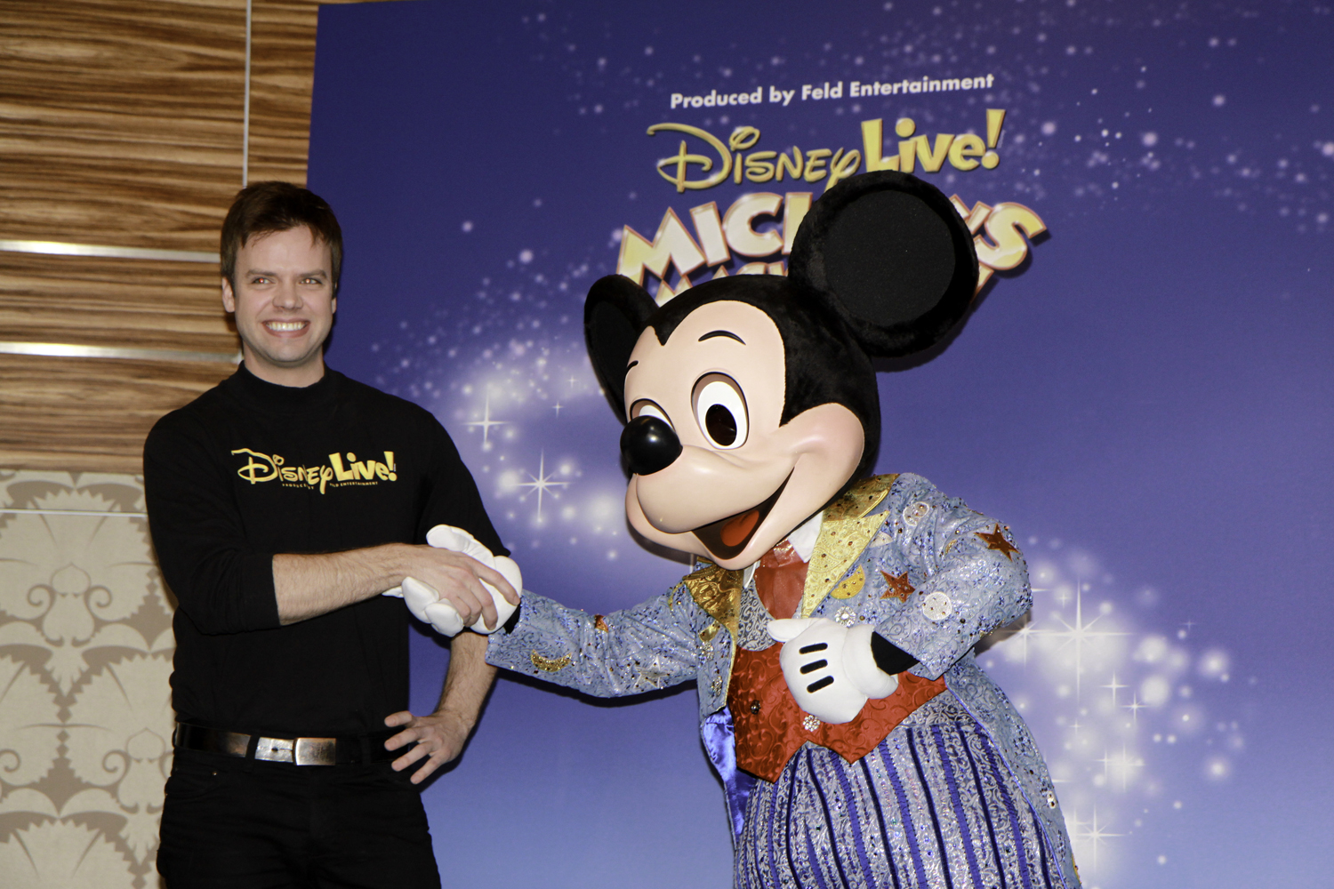 Momente de poveste si magie in avanpremiera la Bucuresti, alaturi de Mickey Mouse si Michael Barron