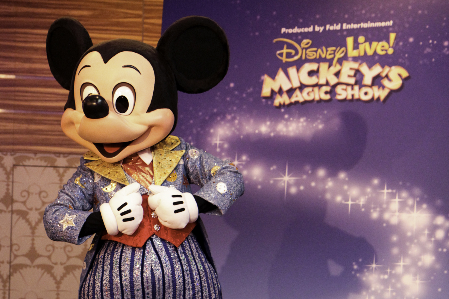 Momente de poveste si magie in avanpremiera la Bucuresti, alaturi de Mickey Mouse si Michael Barron