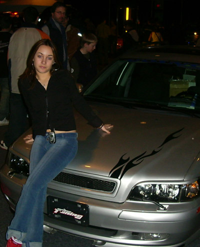 Buna,ma numesc Bianca si locuiesc in Canada de 3 ani.Sunt o fire
vesela imi place sa ies cu prietenii in oras la club,sa joc biliard si sa
patinez.Imi place mult muzica romaneasca si ca muzica straina prefer
rap,r&b,hip hop si reegae.Imi plac masinile cea ce este foarte rar la o fata
si tot ce este frumos in lume,florile-trandafirii si animalele.