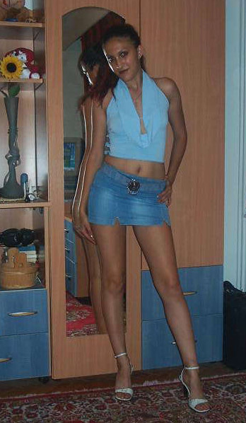 Sunt o fata vesela mereu si care isi traieste viata la maximum.
Fac toate nebuniile posibile impreuna cu yuby meu, Alex. Sunt o pupacioasa
innascuta si traiesc fiecare clipa iubind. Va pupicesc si pe voi dulcik,
dulcik, dulcik! Ceao