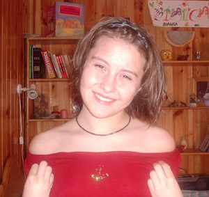 Ma numesc Bucur Bianca si am 14 ani, 1.63,putin plinutza....Nick-ul meu cewl 
mai frecvent este :Byankutza.Imi place sa am cati mai multi prieteni,sa 
cant, sa dansez, sa citesc, sa inot...oin fine am o groaza de hobby-uri dar 
is prea multe ca sa la pot enumara acum!