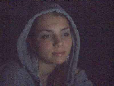 Iulia ma numesc.. locuiesc undeva departe.. si sincer imi este un mare dor
de tara mea.. de limba mea si de prietenii mei de aceea mi-am facut cont
aici pe clopotel..
Sunt o fire spontana..sunt cam rusinoasa la inceput dar...cu timul..imi
dau in petica..:))sunt un mandru 