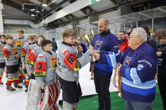 Castigatorii trofeelor turneului de hochei Allianz-Tiriac