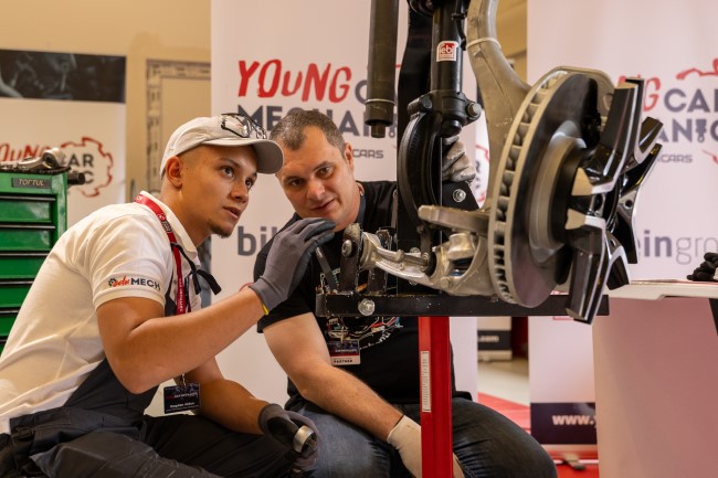 Bogdan Aldea locul 1 Young Car Mechanic
