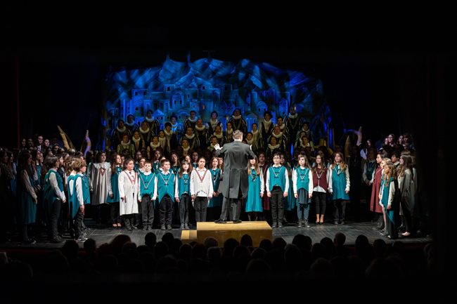 Madrigal canta copiilor