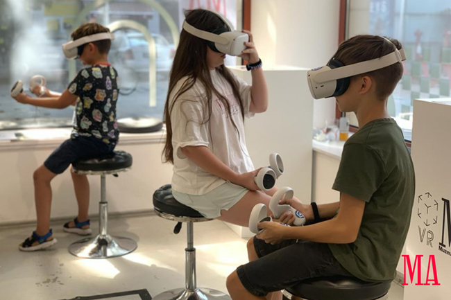 Tineri vizitatori MA la Piata Amzei