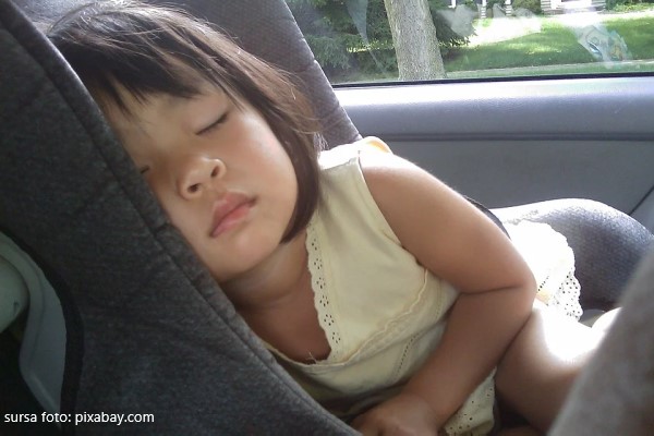 copil in masina