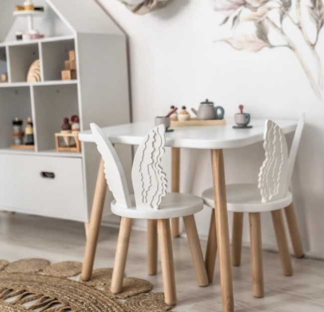 Masa si scaune pentru camera copilului Masa si scaune pentru camera copilului
