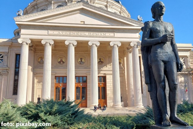 Statuie Mihai Eminescu - Ateneul Rom&acirc;n