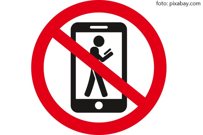 Interzicerea telefoanelor mobile in scoli