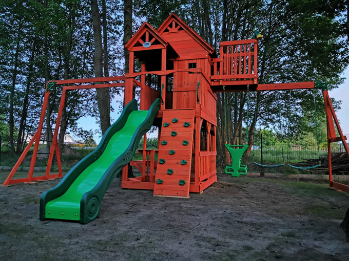 Teren de joaca mare din lemn, foto de Gardenway.ro