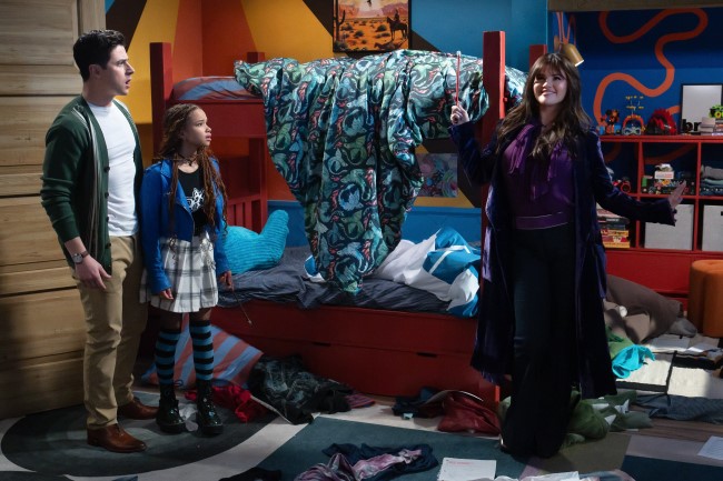 Magicienii dincolo de Waverly Place