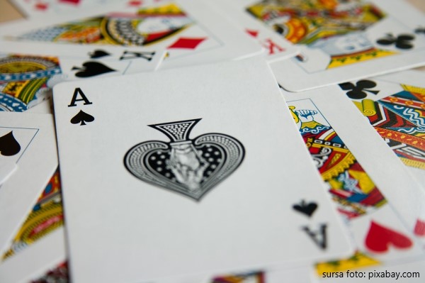 Trucuri cu carti de joc