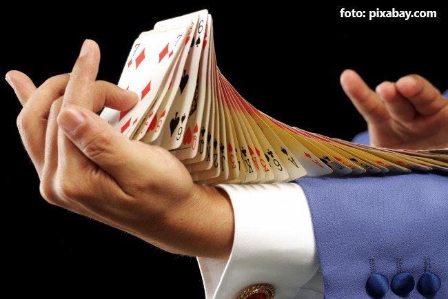 Scamatorie cu carti de joc